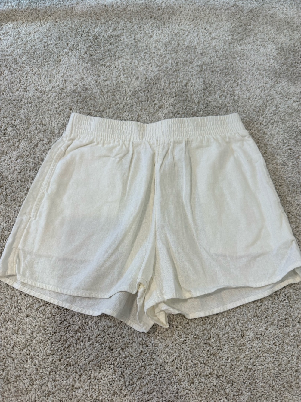 Wilfred White Casual Linen Shorts
